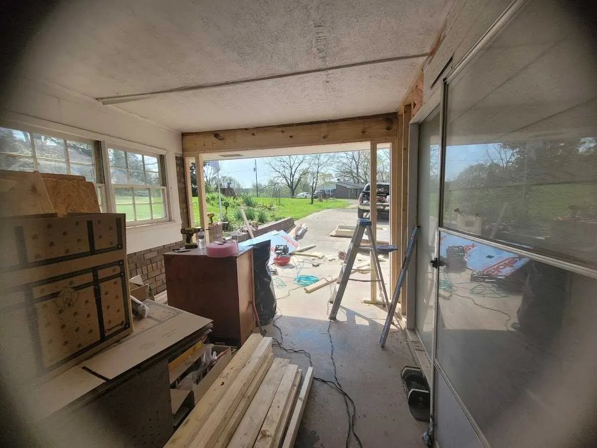 Air movers and dehumidifier for Drying & Dehumidification in Luling